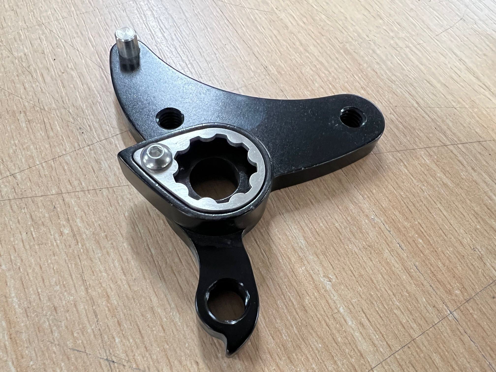 Titus Frame Replacement Mech Hanger